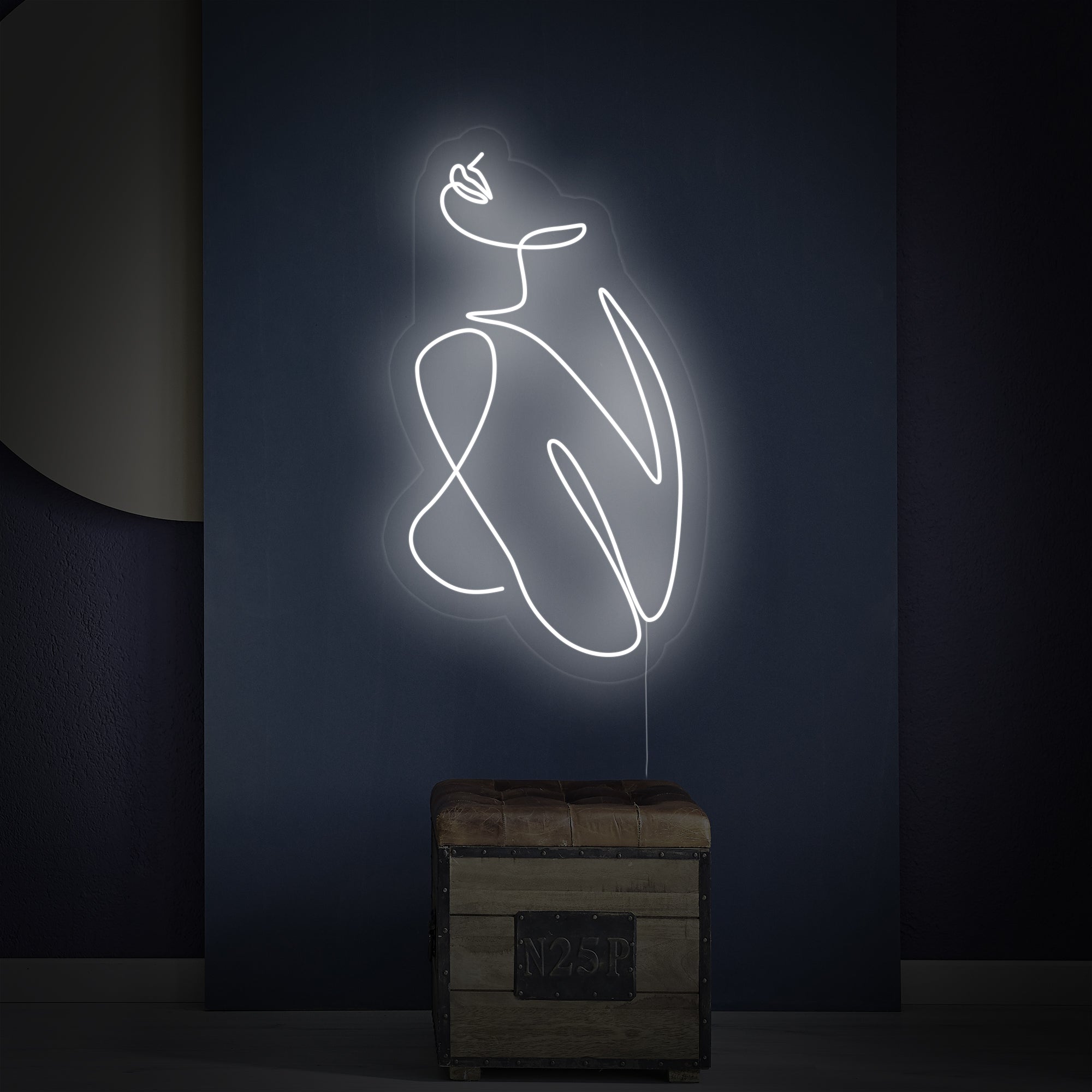 madchen-silhouette-neonschrift-us-8210532565223_0.jpg